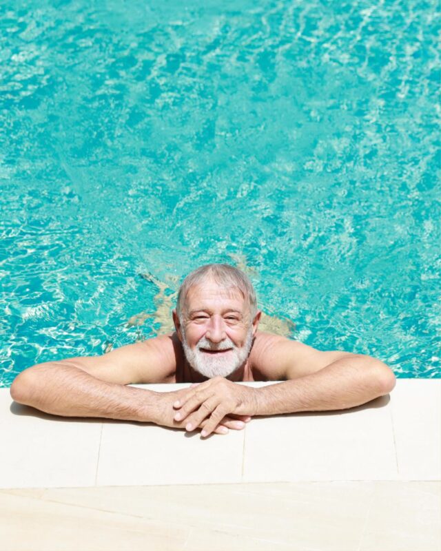 🏊‍♂️ Schwimmen gehen mit Hörgerät? Kein Problem!

Mit den richtigen Schutzmaßnahmen können Sie auch im Wasser aktiv bleiben.
👉 Wasserdichte Hörgeräte oder spezielle Schutz-Cover helfen dabei, Ihre Geräte vor Feuchtigkeit zu schützen.

Vor dem Sprung ins Wasser einfach gut absichern – und schon steht dem Schwimmspaß nichts im Weg! 💧

Möchten Sie auch beim Schwimmen optimal geschützt sein?
Informieren Sie sich gerne in einer unserer Filialen über wasserdichte Hörlösungen und Schutzmöglichkeiten. 🤝

#SchonGehört #SchwimmenMitHörgerät #AktivBleiben #Hörkomfort #HesselbachHörakustik #BesserHören #Hörberatung #Hörakustik #Hörgeräte #Hörsysteme #Hörgesundheit